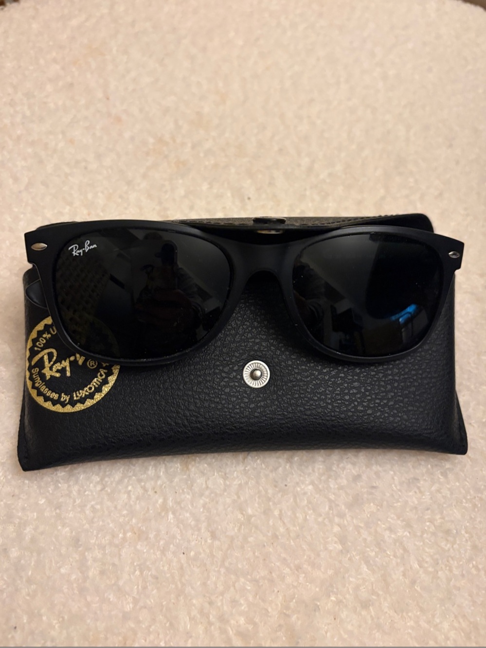 Ray-Ban Black Frame Sunglasses with Black Case